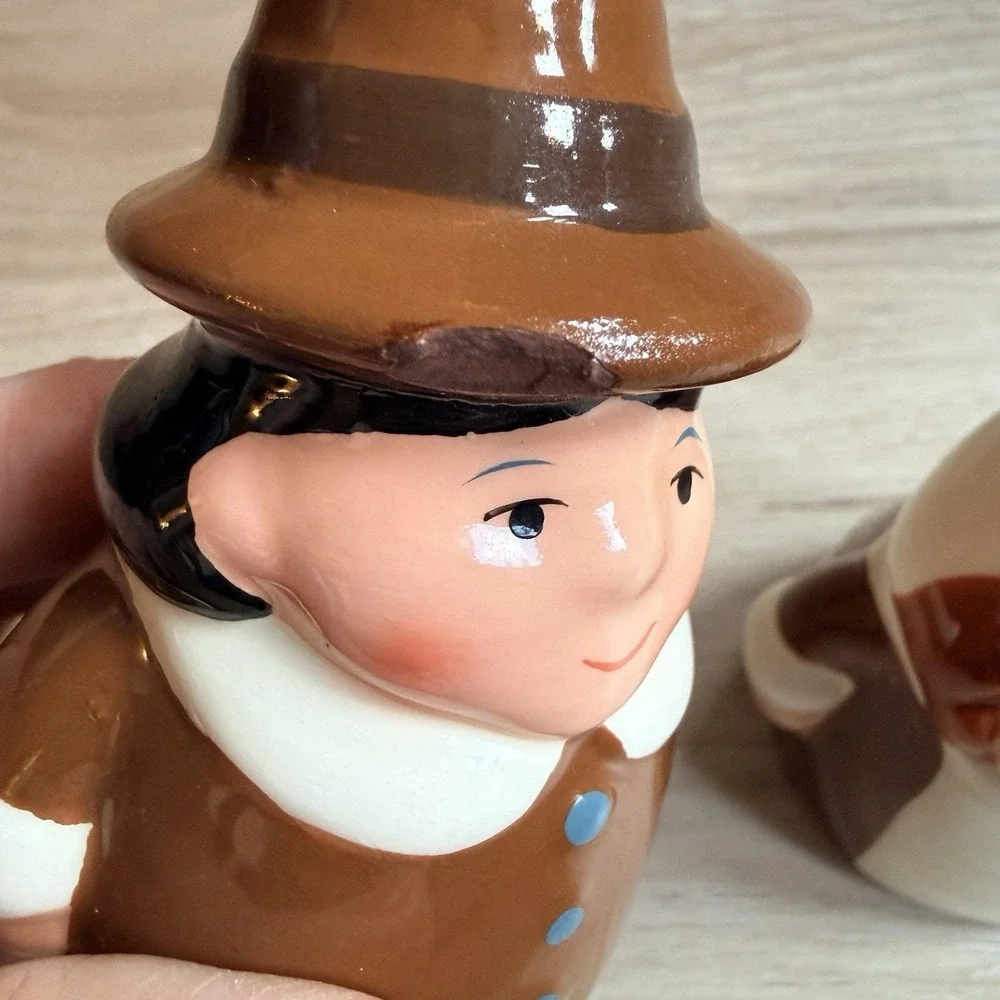 Pilgrim Pair Salt and Pepper Shakers Thanksgiving Themed 2004 Vintage Publix